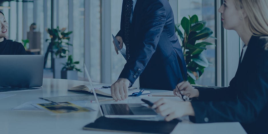Conseillers financiers qui travaillent